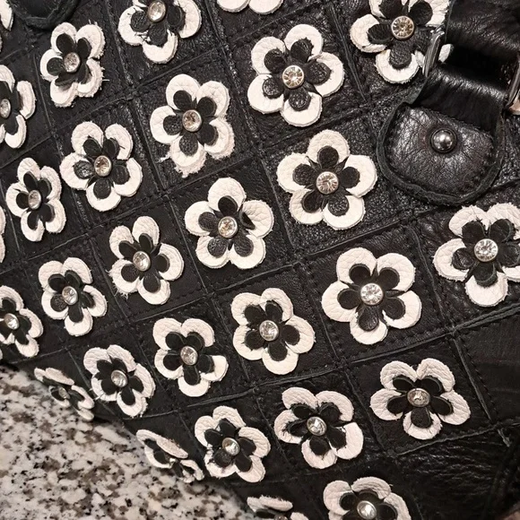 Ameri leather Black & White leather Handbag With Flowers And Diamonds - Picture 2 of 15